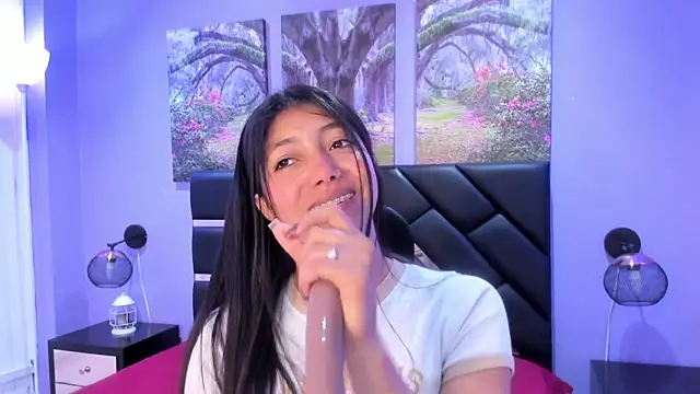 KimberlyVillaLobos online show from 18, 11, 2025