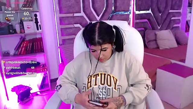 AliceWalker 11 online show from 29, 1, 2025