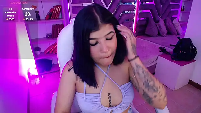 AliceWalker 11 online show from 4, 2, 2025