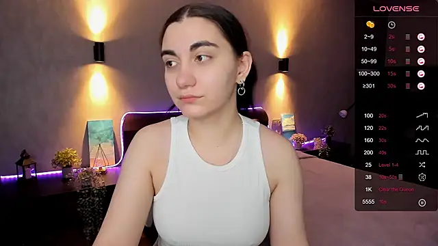 hannacheekss  online show from 1, 2, 2025