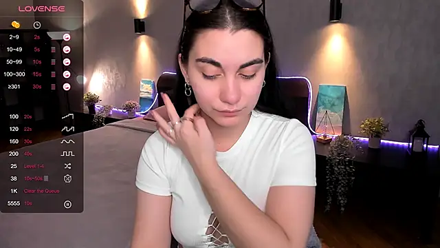 hannacheekss  online show from 5, 2, 2025