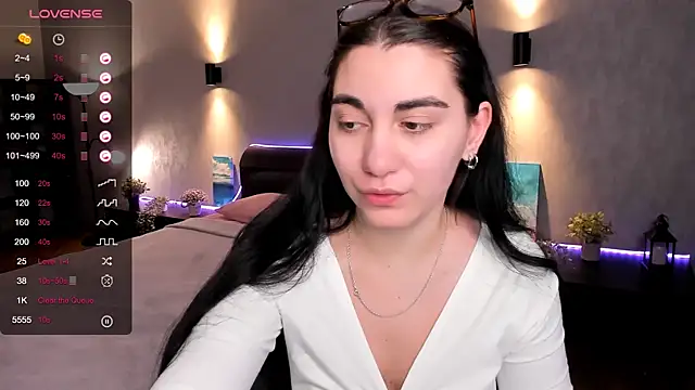 hannacheekss  online show from 12, 2, 2025