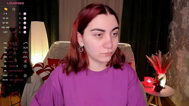 hannacheekss  online show from 5, 12, 2025