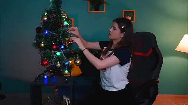 EvaThopson online show from 4, 12, 2024