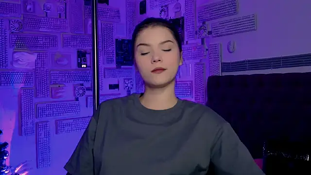 EvaThopson online show from 1, 2, 2025