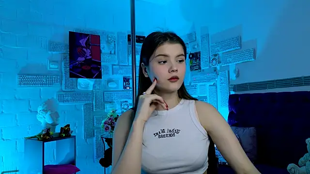 EvaThopson online show from 10, 3, 2025