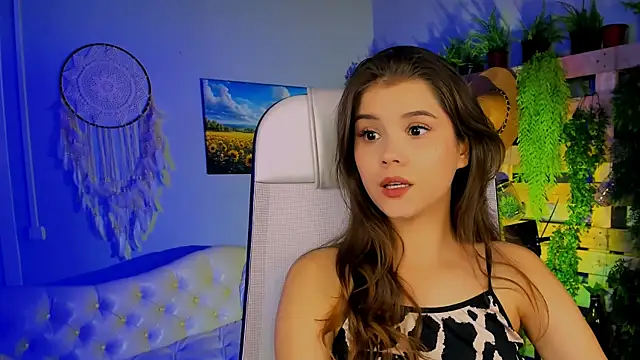 EvaThopson online show from 15, 10, 2025