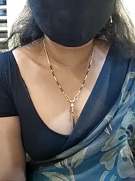 Snapshot of Lilly-queen chatting on 12, 11, 2025 Lilly-queen online show from 12, 11, 2025