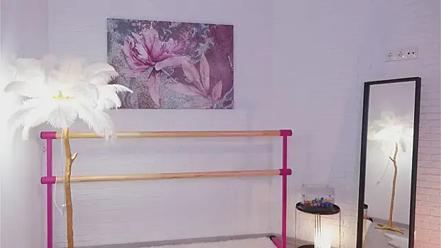 lylylovesyou online show from 5, 3, 2025