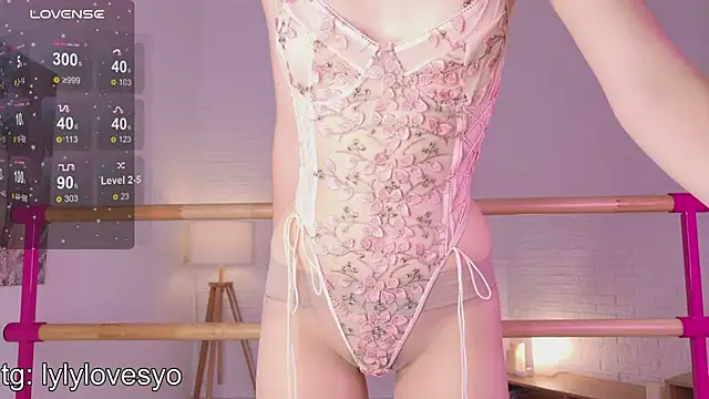 lylylovesyou online show from 21, 6, 2026