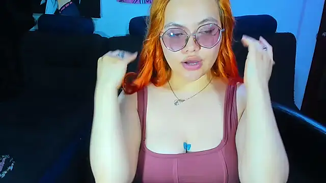 Snapshot of Lily_stone04 chatting on 12, 11, 2025 Lily stone04 online show from 12, 11, 2025