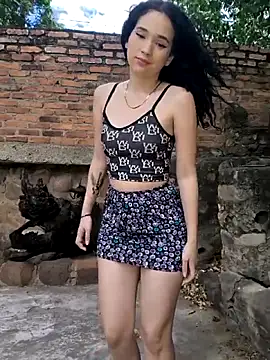 sweet outdoor charm online show from 8, 10, 2025