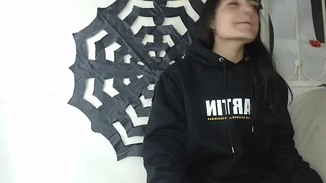 skinny sweet2411 online show from 3, 11, 2025