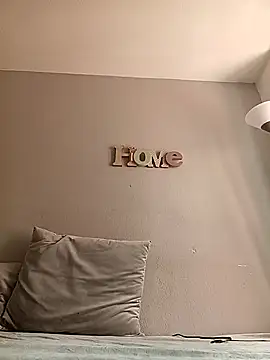 Snapshot of Nell-X chatting on 5, 10, 2025 Nell-X online show from 5, 10, 2025