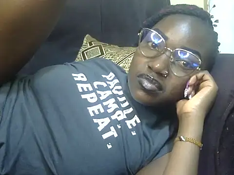 Snapshot of Chichii- chatting on 4, 3, 2025 Chichii- online show from 4, 3, 2025