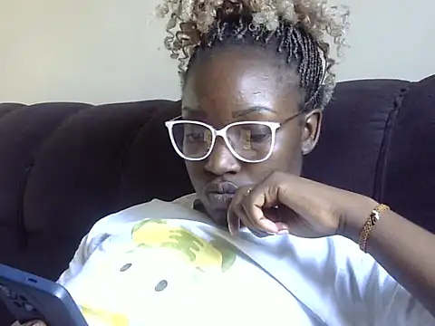 Snapshot of Chichii- chatting on 15, 12, 2025 Chichii- online show from 15, 12, 2025