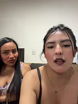 Snapshot of kim_zaratte chatting on 19, 5, 2026 kim zaratte online show from 19, 5, 2026