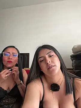 Snapshot of kim_zaratte chatting on 26, 5, 2026 kim zaratte online show from 26, 5, 2026