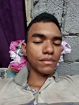 Snapshot of Reynold2608 chatting on 17, 11, 2025 Reynold2608 online show from 17, 11, 2025