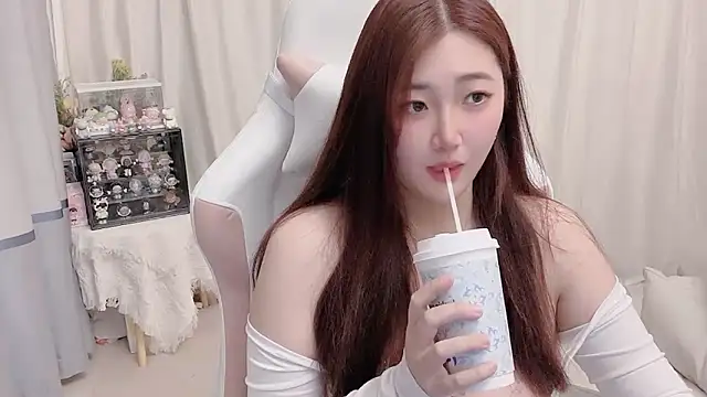 Snapshot of Stars_Elyn chatting on 18, 12, 2024 Stars Elyn online show from 18, 12, 2024