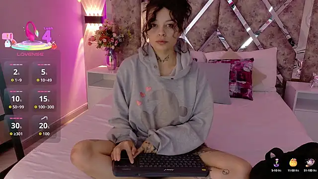 Snapshot of KatherineGomez chatting on 15, 10, 2025 KatherineGomez online show from 15, 10, 2025