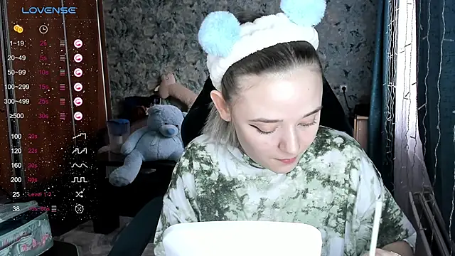 Snapshot of Your_small_bunny chatting on 8, 12, 2024 Your small bunny online show from 8, 12, 2024