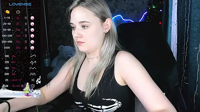 Snapshot of Your_small_bunny chatting on 4, 1, 2025 Your small bunny online show from 4, 1, 2025