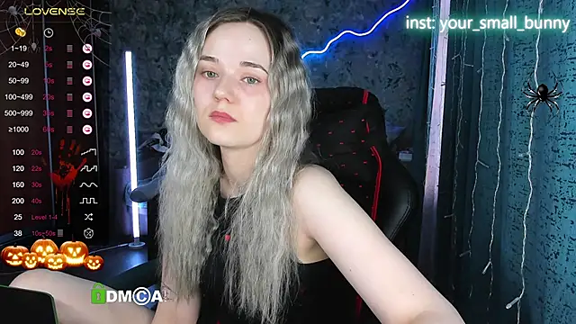 Snapshot of Your_small_bunny chatting on 25, 10, 2025 Your small bunny online show from 25, 10, 2025