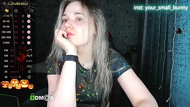 Snapshot of Your_small_bunny chatting on 27, 10, 2025 Your small bunny online show from 27, 10, 2025