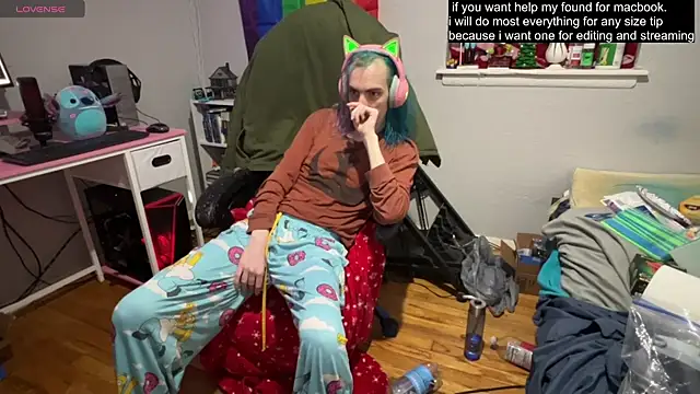 Snapshot of tallnerdyguy chatting on 7, 3, 2025 tallnerdyguy online show from 7, 3, 2025