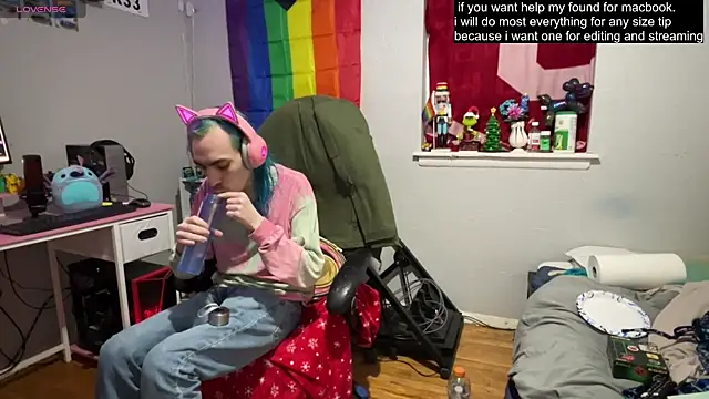 Snapshot of tallnerdyguy chatting on 12, 3, 2025 tallnerdyguy online show from 12, 3, 2025