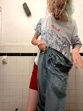 Snapshot of tallnerdyguy chatting on 6, 10, 2025 tallnerdyguy online show from 6, 10, 2025