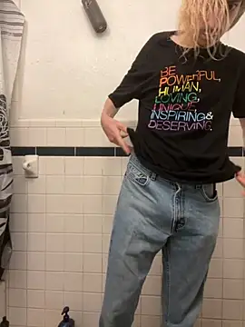 Snapshot of tallnerdyguy chatting on 14, 10, 2025 tallnerdyguy online show from 14, 10, 2025