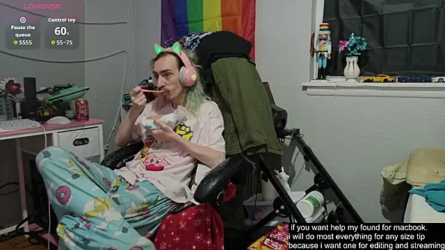 Snapshot of tallnerdyguy chatting on 17, 10, 2025 tallnerdyguy online show from 17, 10, 2025