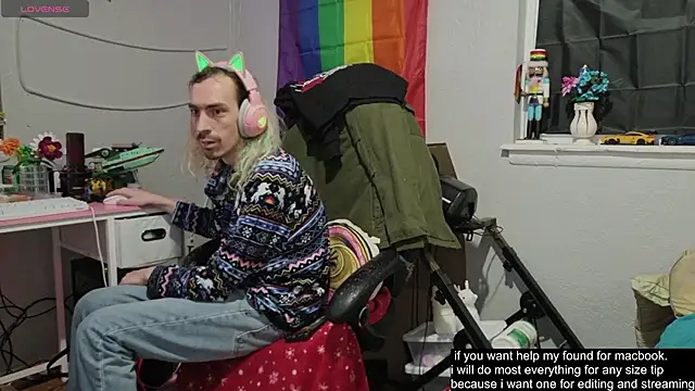 Snapshot of tallnerdyguy chatting on 21, 10, 2025 tallnerdyguy online show from 21, 10, 2025