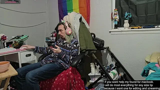 Snapshot of tallnerdyguy chatting on 21, 11, 2025 tallnerdyguy online show from 21, 11, 2025