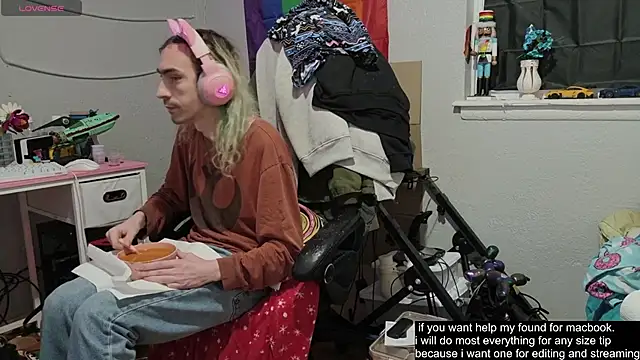 Snapshot of tallnerdyguy chatting on 1, 12, 2025 tallnerdyguy online show from 1, 12, 2025