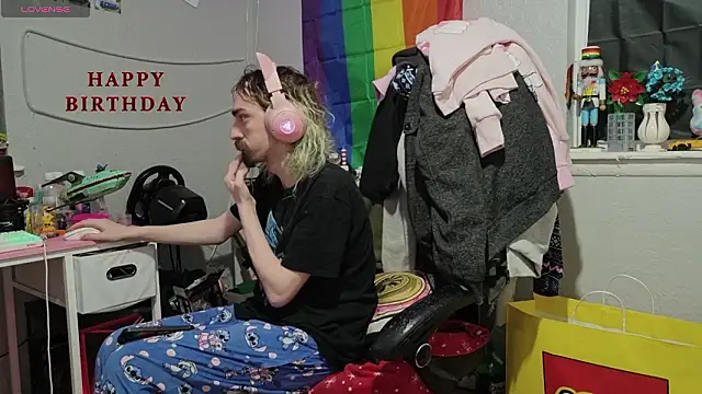 tallnerdyguy online show from 10, 2, 2026