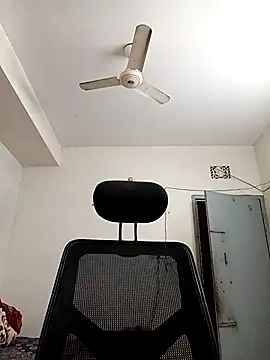 Snapshot of Tisha-01 chatting on 23, 11, 2025 Tisha-01 online show from 23, 11, 2025