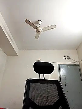 Snapshot of Tisha-01 chatting on 27, 11, 2025 Tisha-01 online show from 27, 11, 2025