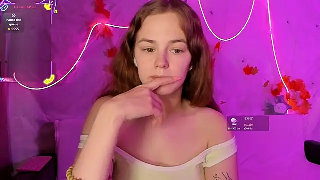 Snapshot of Fox_Lisa chatting on 1, 12, 2025 Fox Lisa online show from 1, 12, 2025