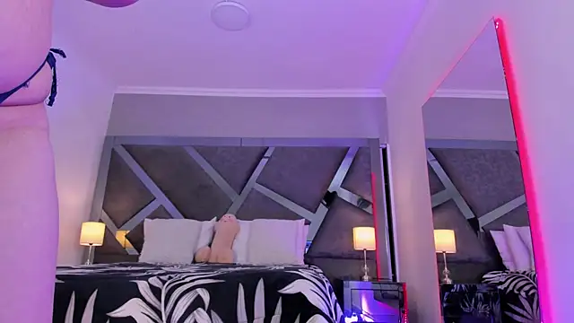 Snapshot of AmberiniHoffman chatting on 18, 1, 2025 AmberiniHoffman online show from 18, 1, 2025