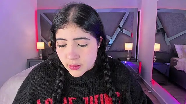 Snapshot of AmberiniHoffman chatting on 11, 2, 2025 AmberiniHoffman online show from 11, 2, 2025