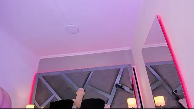 Snapshot of AmberiniHoffman chatting on 20, 2, 2025 AmberiniHoffman online show from 20, 2, 2025