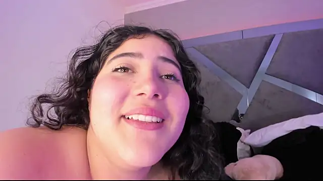 Snapshot of AmberiniHoffman chatting on 20, 2, 2025 AmberiniHoffman online show from 20, 2, 2025