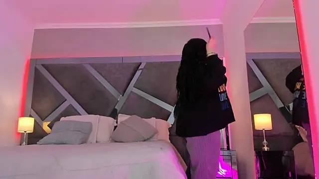 Snapshot of AmberiniHoffman chatting on 8, 3, 2025 AmberiniHoffman online show from 8, 3, 2025