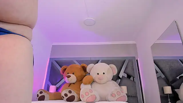 Snapshot of AmberiniHoffman chatting on 28, 9, 2025 AmberiniHoffman online show from 28, 9, 2025