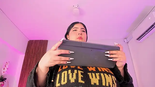 Snapshot of AmberiniHoffman chatting on 19, 10, 2025 AmberiniHoffman online show from 19, 10, 2025