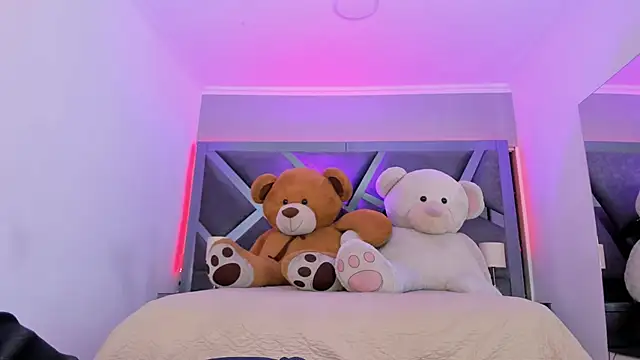 Snapshot of AmberiniHoffman chatting on 4, 11, 2025 AmberiniHoffman online show from 4, 11, 2025