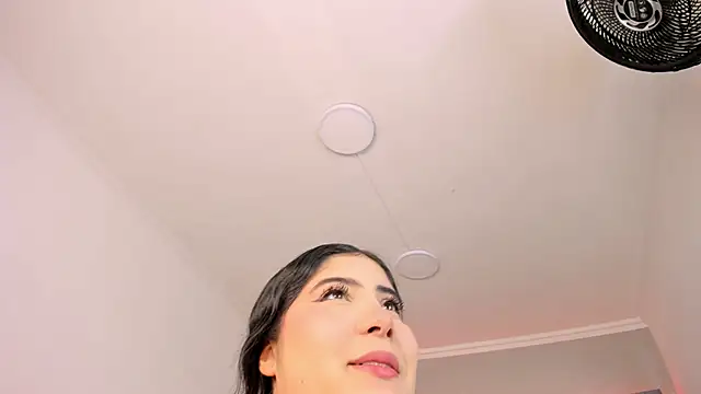 Snapshot of AmberiniHoffman chatting on 5, 11, 2025 AmberiniHoffman online show from 5, 11, 2025